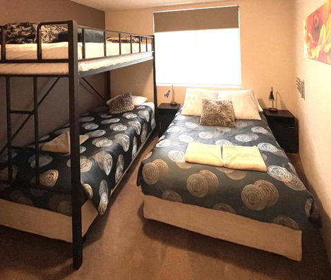 Full Circle Apartments - ACT Tourism 2