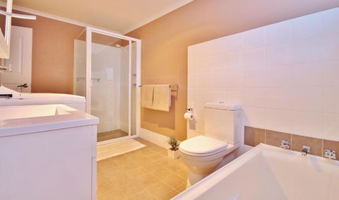 Full Circle Apartments - ACT Tourism 1