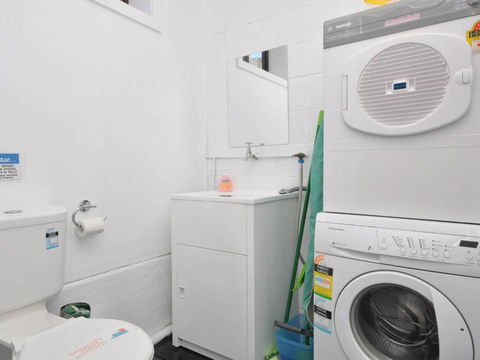 The Studio On The Lake At Fishing Point Lake Macquarie Honestly Put The Line In & Catch Fish - ACT Tourism 6