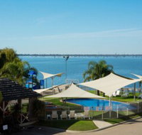 Lake Edge Resort - ACT Tourism