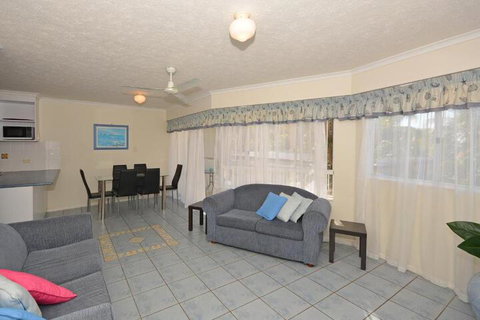 Jade Waters Holiday Apartments - ACT Tourism 0