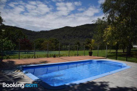 Whispers At Cedar Grove - ACT Tourism 2