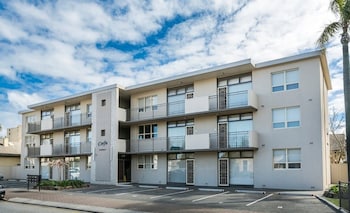 Glenelg Holiday Apartments- Corfu - ACT Tourism 2