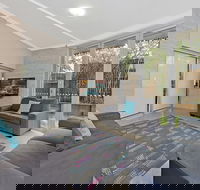 Sun Worship Crescent Head - ACT Tourism