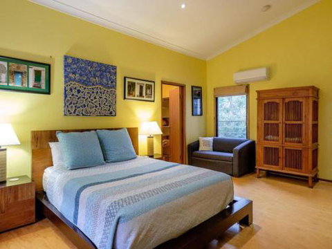 Five Bimba (Tractor House) - ACT Tourism 0