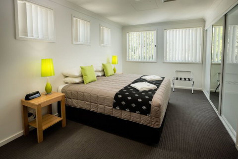 Wallsend Executive Apartments - ACT Tourism 5