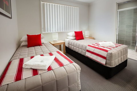 Wallsend Executive Apartments - ACT Tourism 7