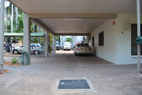 Frogshollow Backpackers - ACT Tourism 1