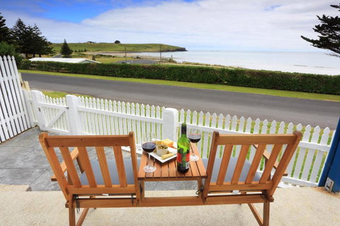 At The Beach & Not Quite At The Beach Holiday Cottages Stanley - ACT Tourism 6