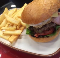 Drouin PizzaBurger Lounge - ACT Tourism