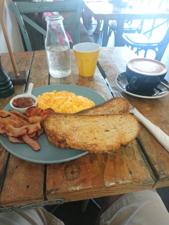 Hummingbird Cafe - ACT Tourism 0