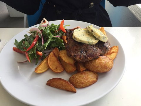 Austi Beach Cafe - ACT Tourism 0