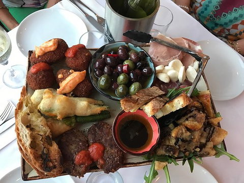 Cafe Rialto Pizza Bar - ACT Tourism 0