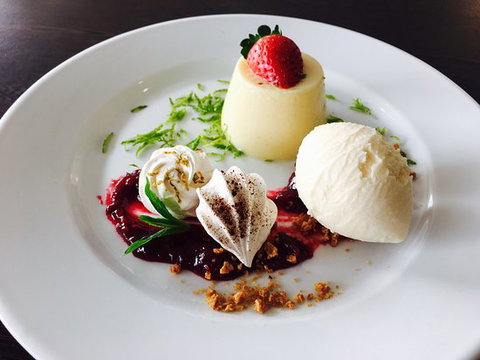 East Fusion Restaurant - ACT Tourism 0