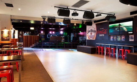The Surfers Paradise Beer Garden - ACT Tourism 0