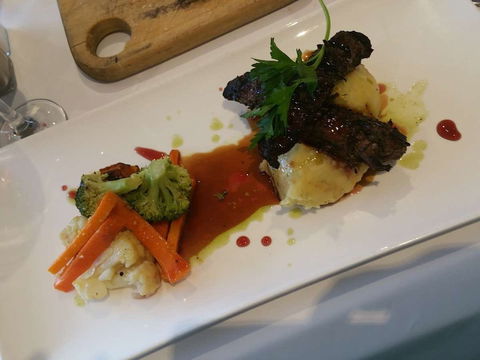 The York Hotel - ACT Tourism 0