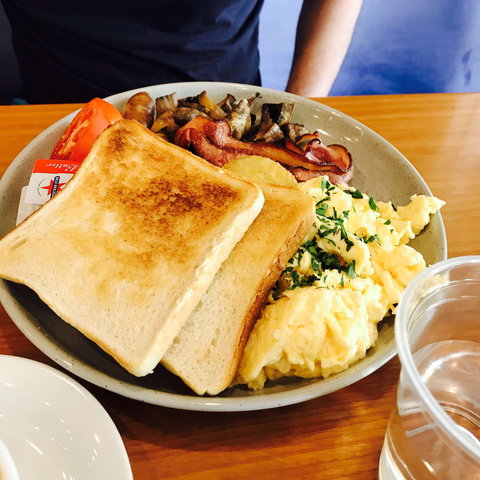 Aquablu Bistrobar - ACT Tourism 0