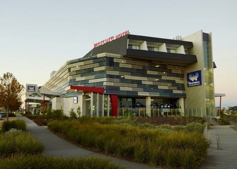 WestWaters Hotel Bistro - ACT Tourism 0