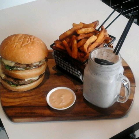 New York Minute - Thornbury - ACT Tourism 0