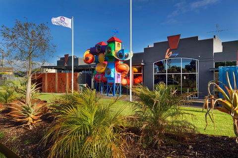 Buckley's Entertainment Centre - ACT Tourism 1