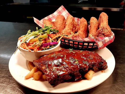 Iron Horse Inn - Warners Bay - ACT Tourism 0