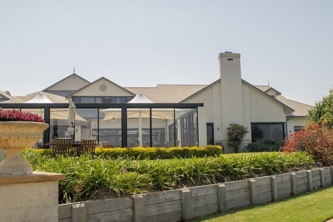 Harrigans Irish Pub And  Harrington River Lodge - ACT Tourism 0