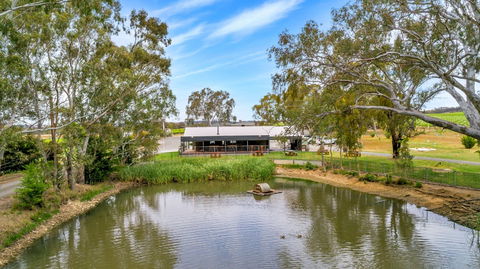 Jaeschkes Hill River Clare Estate - ACT Tourism 0
