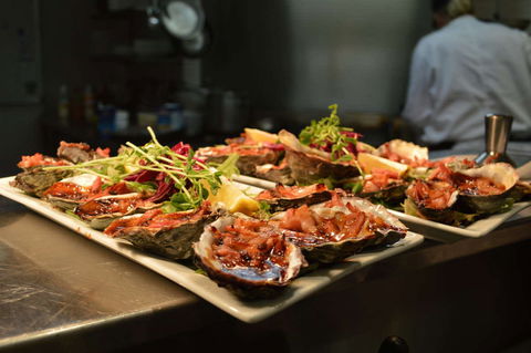 Alexandra Hills Hotel - ACT Tourism 0