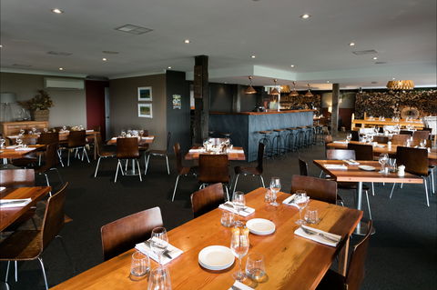 Sisters Rock Restaurant - ACT Tourism 0