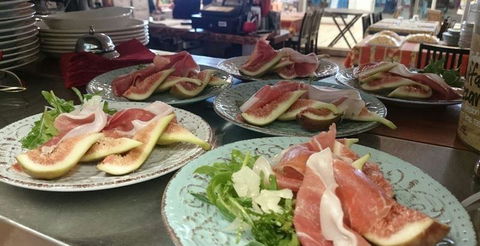 What's In The Pot? - ACT Tourism 9