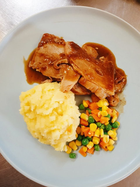 Mt Lyell Hotel Thai - European Bar And Restaurant - ACT Tourism 2