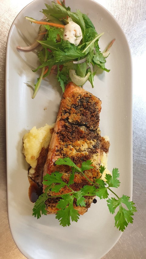 Mt Lyell Hotel Thai - European Bar And Restaurant - ACT Tourism 4