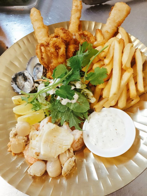 Mt Lyell Hotel Thai - European Bar And Restaurant - ACT Tourism 7