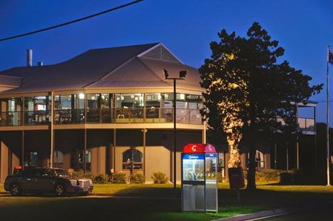 St Kilda Beach Hotel - ACT Tourism 0