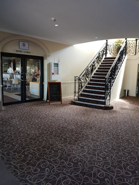 Berri Hotel Bistro - ACT Tourism 11