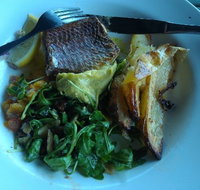 Dining at OReillys - ACT Tourism