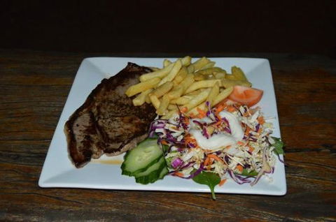 Garradunga Hotel - ACT Tourism 0