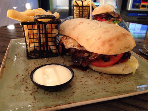 The Cremorne Hotel - ACT Tourism 0