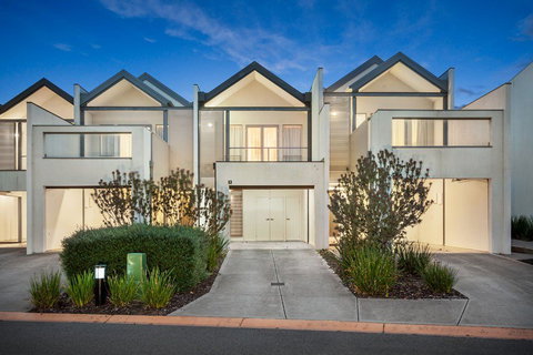 Quest Sanctuary Lakes - ACT Tourism 0