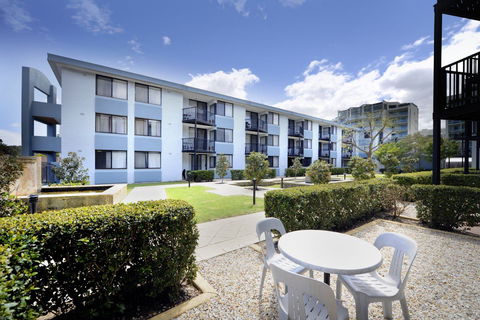 Assured Waterside Apartments - ACT Tourism 0