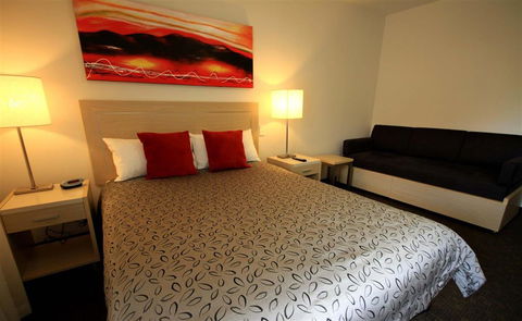 Jephson Hotel - ACT Tourism 7
