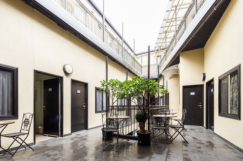 Airport Hotel Sydney - ACT Tourism 6