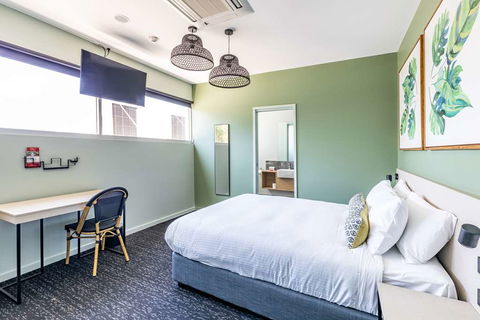 Nightcap at Commercial Hotel - ACT Tourism 1