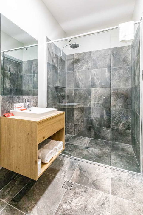 Nightcap at Commercial Hotel - ACT Tourism 3