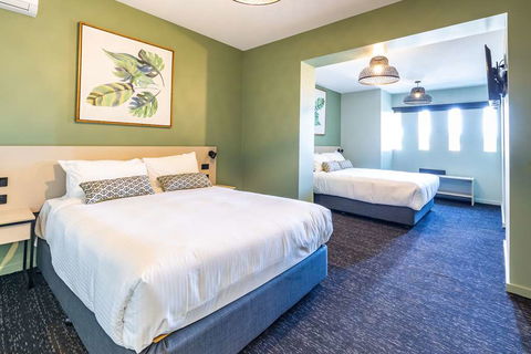 Nightcap at Commercial Hotel - ACT Tourism 5