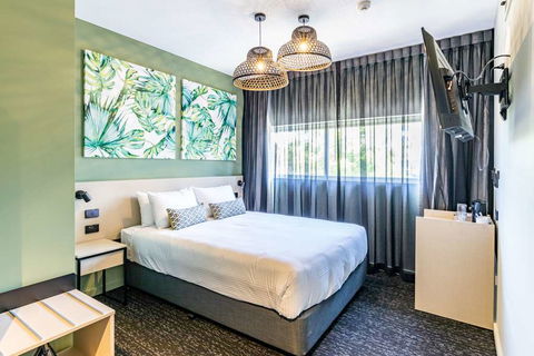 Nightcap at Commercial Hotel - ACT Tourism 8