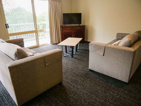 Nightcap at Hinterland Hotel - ACT Tourism 1