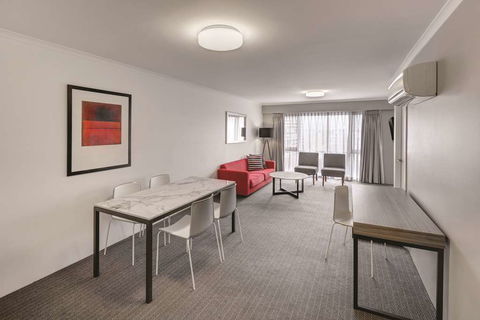 Adina Serviced Apartments James Court - ACT Tourism 5