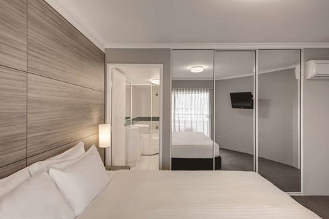 Adina Serviced Apartments James Court - ACT Tourism 10