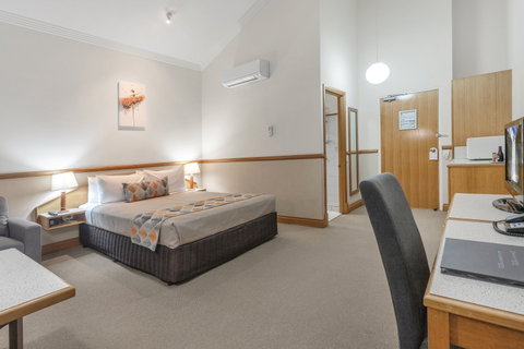 The Airport International Motel - ACT Tourism 4